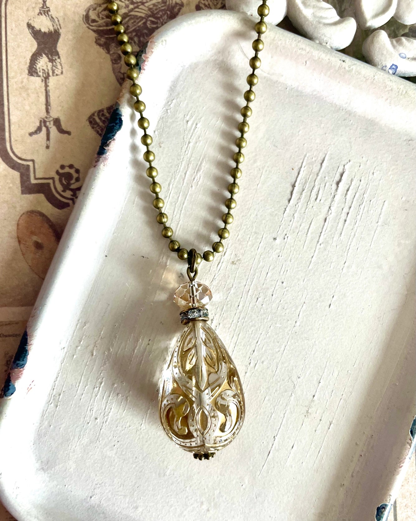 Gold ornate teardrop necklace