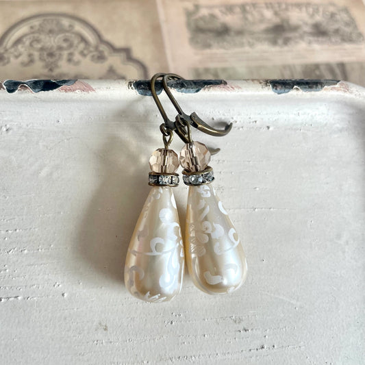 Floral patterned teardrop pearl earrings