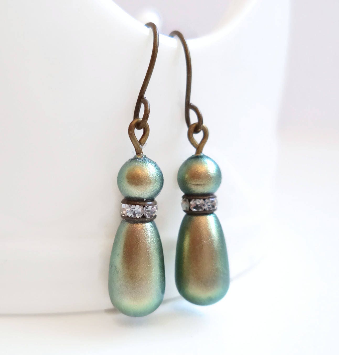 Ivy II - green pearl earrings