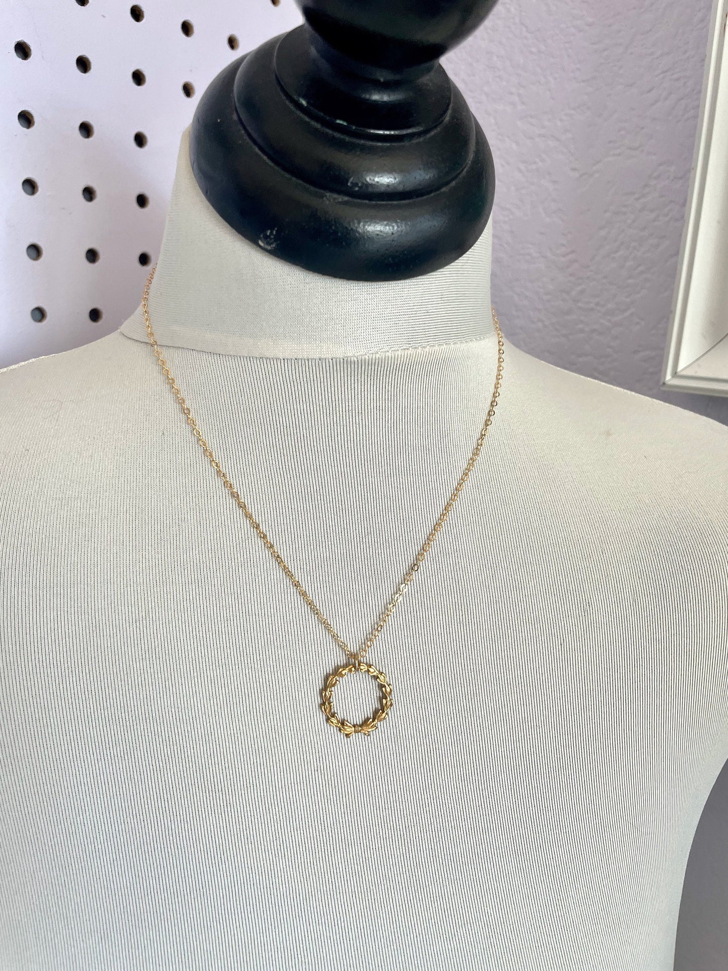 Laurel 3 - Wreath Necklace in Antique Gold