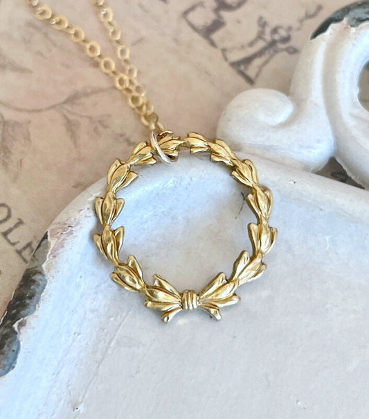 Laurel 3 - Wreath Necklace in Antique Gold