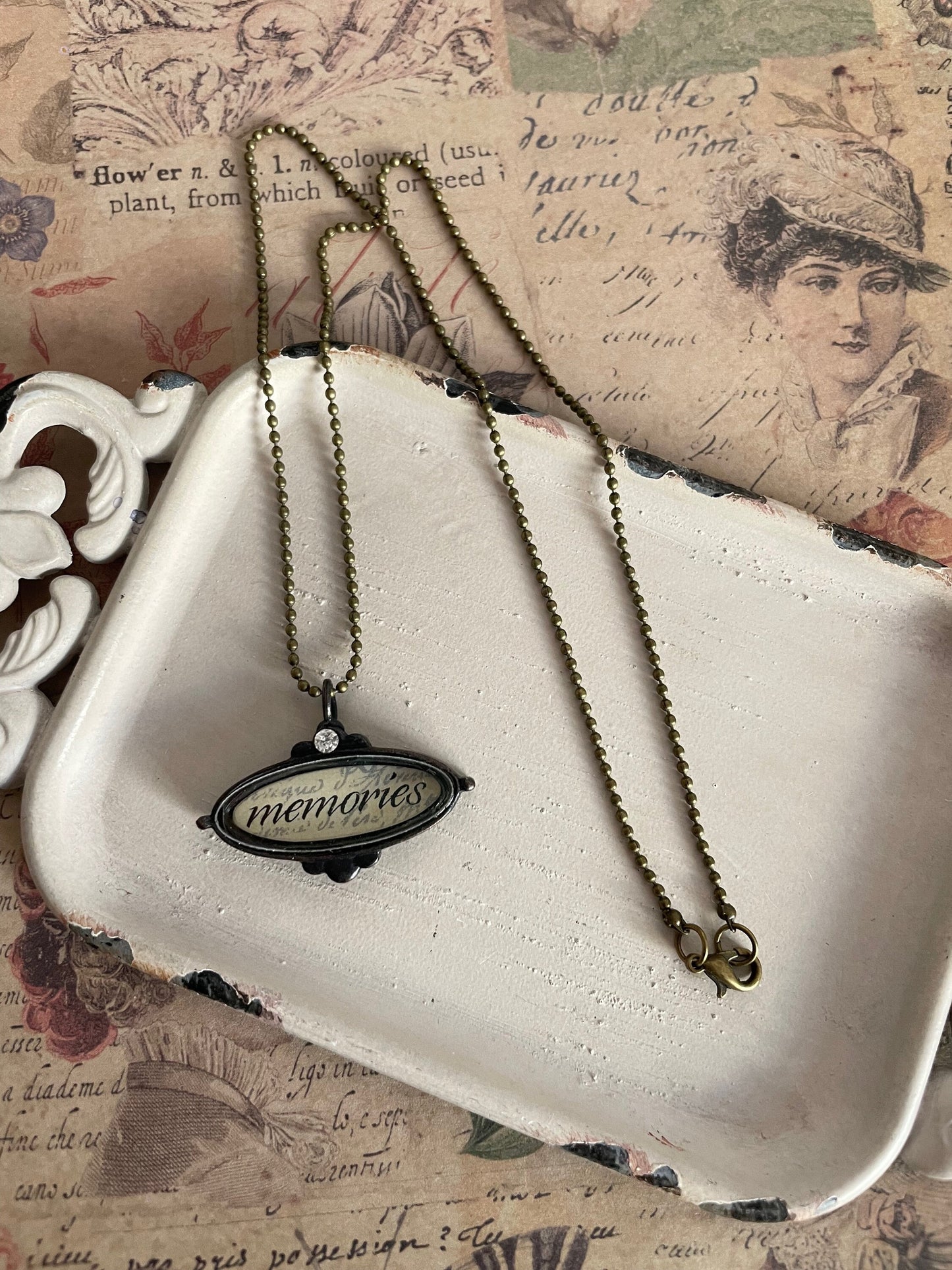 Ronnie - memories shadowbox necklace