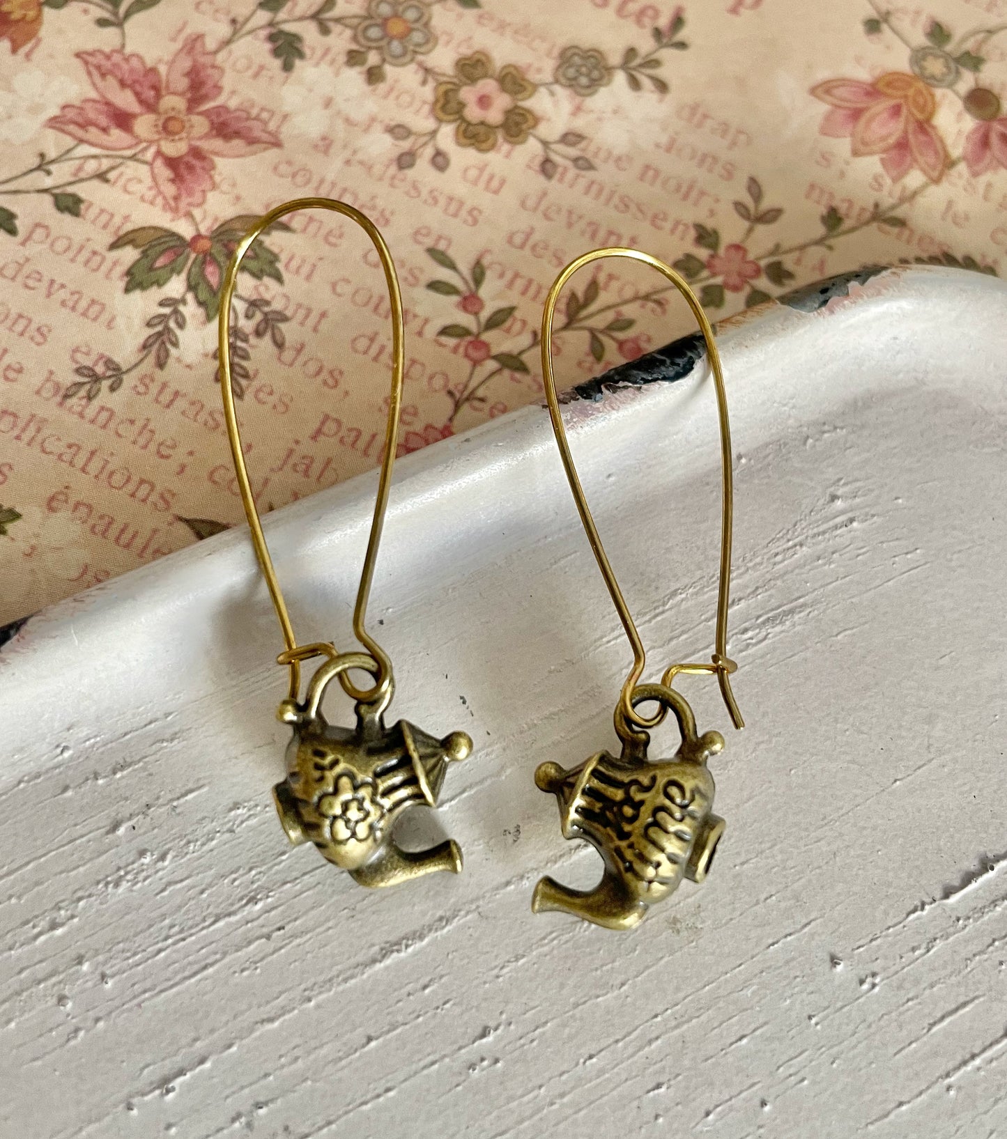Eliza - Teapot charm earrings - antique brass - tea earrings
