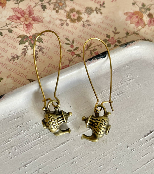 Eliza - Teapot charm earrings - antique brass - tea earrings