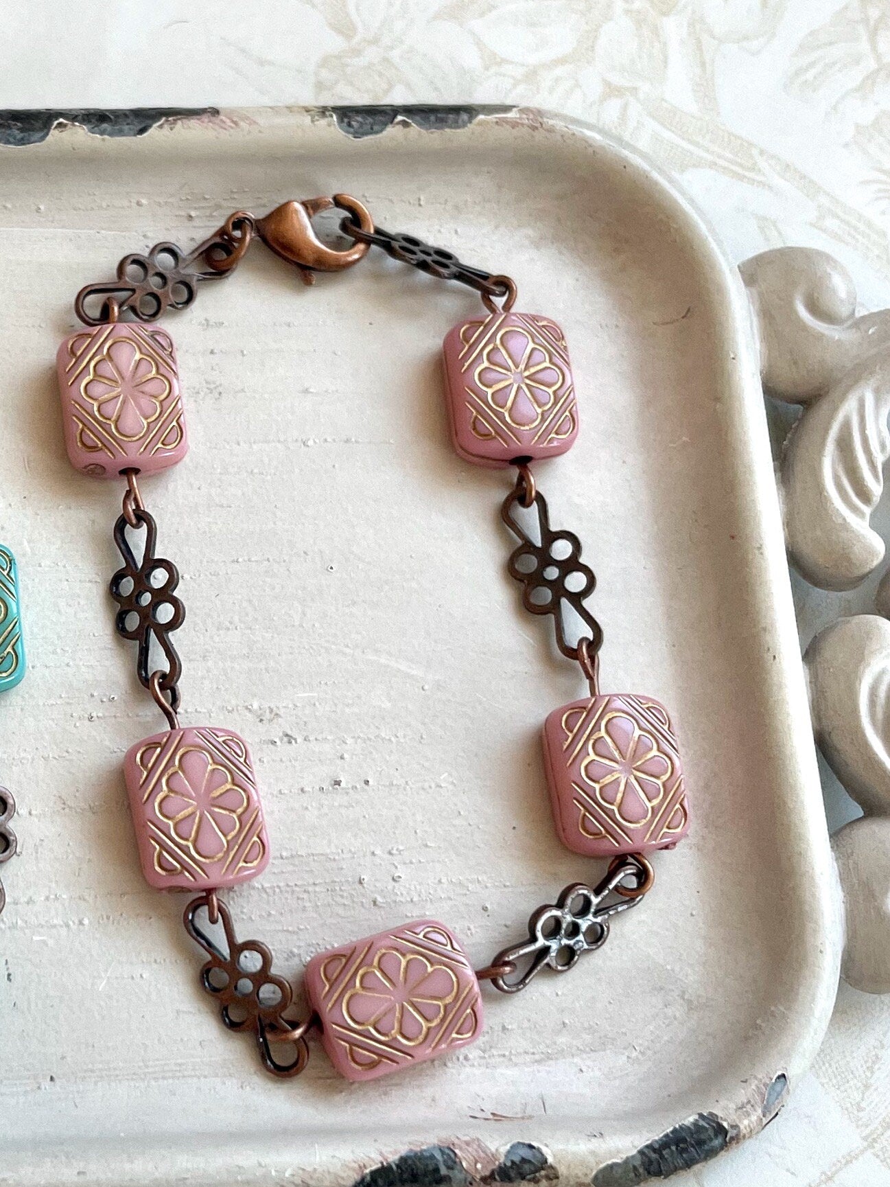 Vintage style daisy chain bracelet pink or turquoise