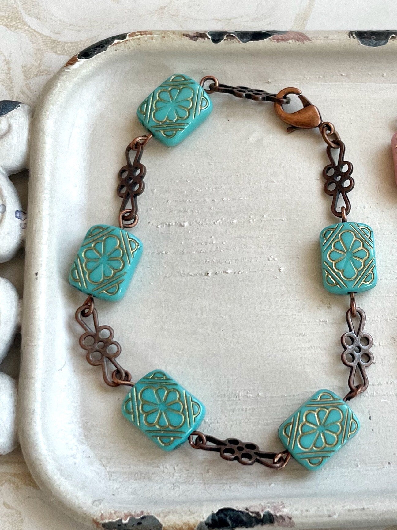 Vintage style daisy chain bracelet pink or turquoise