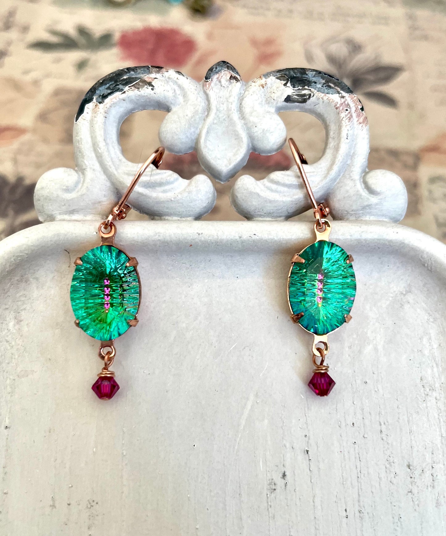 Tropical oval earrings in pink and green